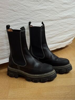 GANNI Cleated Mid Chelsea Boots Black Leather & Contrast Stitching EU 38/US 7.5